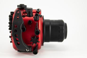 Der Isotta Macro Port H114 montiert an einem passenden Unterwassergehäuse (Gehäuse separat erhältlich), um das vollständige Makro-Setup zu zeigen.